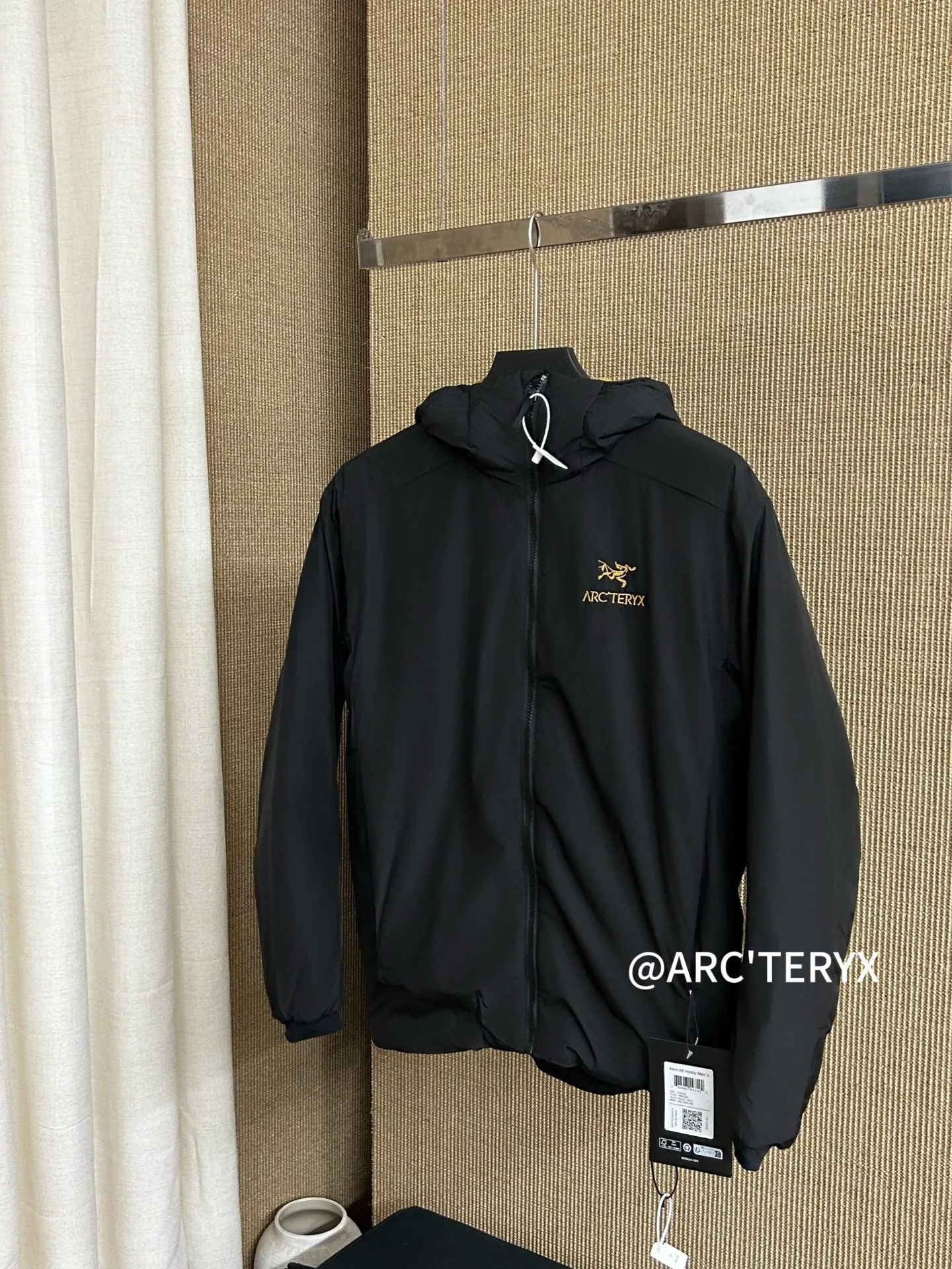 【Arcteryx Atom Hoody 】 : Arcteryx， ， ， 。 ， ， 。 ，Arcteryx ， 。Quality、 ， 。 ， + : ✅ 100% ，Tyono 30 ， ， ✅ ， Wear-Resistant Breathable ✅ ， ， ✅ ， ， ， ✅ 、 ， ， ✅ logo ， ✅ YKK， ✅ ：Coreloft TM Continuous 65 ， ✅（65g/m 2) : ，Breathable ，ATOM Coreloft TM Continuous ， ， ， ， Wear-Resistant ， ， ， 。